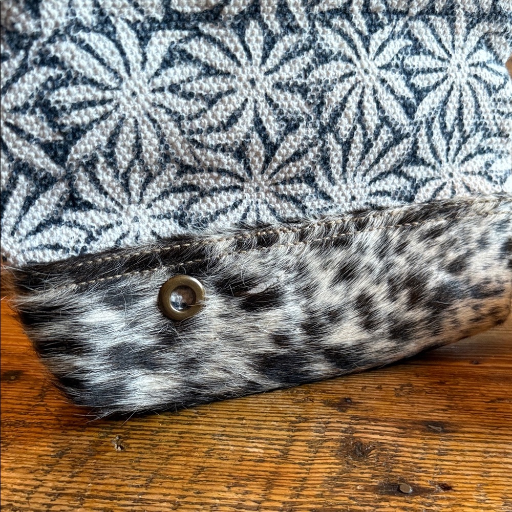 Stylish Gray And Black Patterned Small Women's Bag - image 1